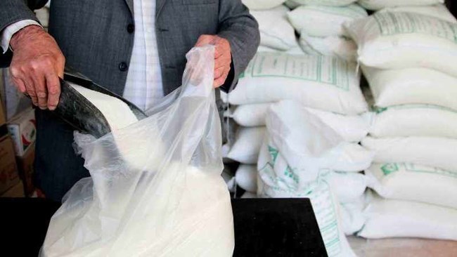 خفضت إیران وارداتها من السکر بنسبة 12٪ فی الأشهر الثمانیة حتى أواخر نوفمبر حین زیادة کبیرة فی الإنتاج المحلی، کما یقول مسؤول فی مؤسسة التجارة الحکومیة (GTC) فی البلاد.