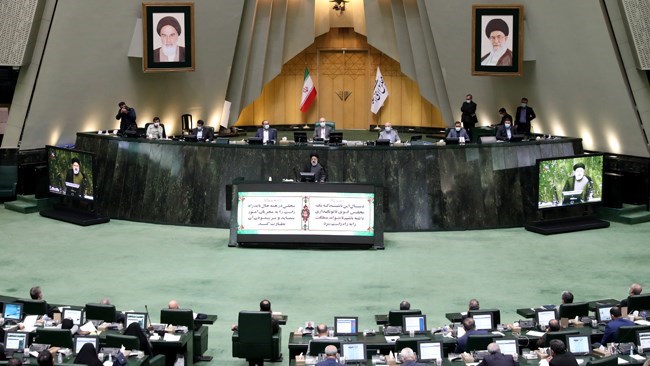 قدم الرئیس الإیرانی، إبراهیم الرئیسی، یوم الأحد مشروع قانون المیزانیة البالغ 36 کوادریلیون ریال (119 ملیار دولار) إلى البرلمان الإیرانی للسنة المالیة 2022-23.