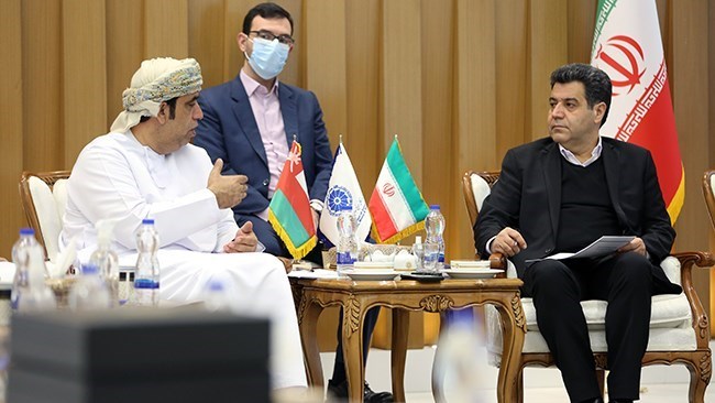 أکد حسین سلاح وَرزی، نائب رئیس غرفة التجارة الإیرانیة، على الحاجة إلى زیادة التعاون اللوجستی والنقل بین إیران وسلطنة عمان.