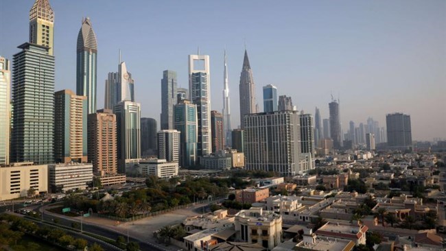 أقر محمد رضا طلائی رئیس المرکز أنه من المتوقع أن تحضر أکثر من 100 شرکة إیرانیة وأجنبیة المؤتمر التجاری الإیرانی الإماراتی فی مرکز التجارة الإیرانی فی دبی.