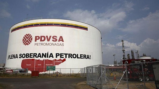 بحسب ما ورد بدأت فنزویلا فی استیراد النفط الثقیل الإیرانی لتزوید مصافی التکریر فی هذا البلد الواقع فی أمریکا اللاتینیة بالعلف.