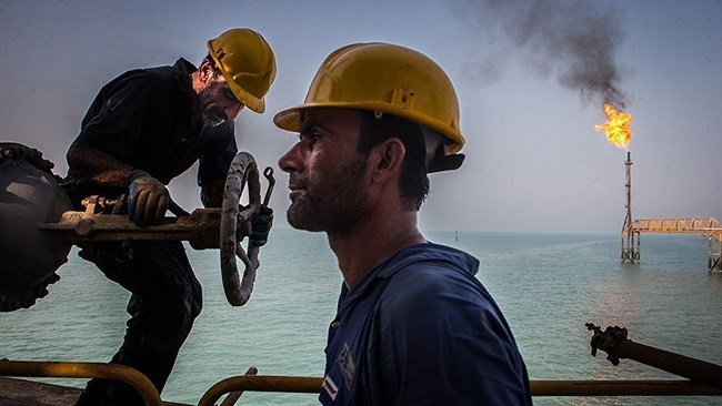 قال وزیر البترول جواد أوجی إن إیران وافقت على تشکیل لجنة مع عمان لتطویر حقل هنغام النفطی بشکل مشترک، والذی یمتد على حدودهما البحریة.