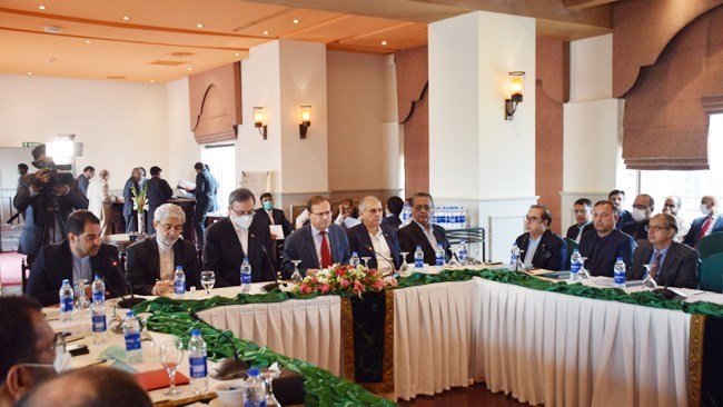 اتفقت الغرف التجاریة الإیرانیة والباکستانیة على تشکیل لجنة لحل الخلافات التجاریة بین البلدین.