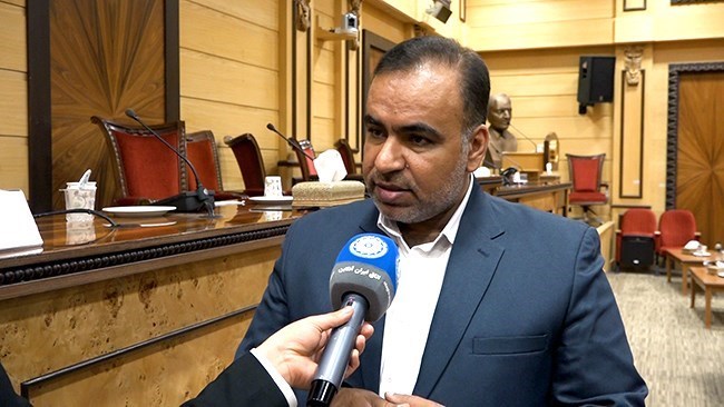 قال جهانبخش سَنجابی، الأمین لغرفة التجارة الإیرانیة الإیرانیة المشترکة، إن على إیران موازنة تجارتها مع العراق من أجل إحیاء حصتها فی السوق العراقیة.