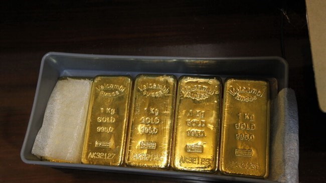استوردت إیران 7.45 طن متری من سبائک الذهب بقیمة 475.59 ملیون دولار فی النصف الأول من العام الإیرانی الحالی (21 مارس - 22 سبتمبر).