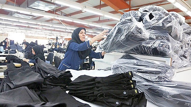 صدرت إیران منتجات ملابس تزید قیمتها عن 80 ملیون دولار خلال السنة التقویمیة الإیرانیة الماضیة حتى 21 مارس، وفقًا لمسؤول مطلع على الأمر.