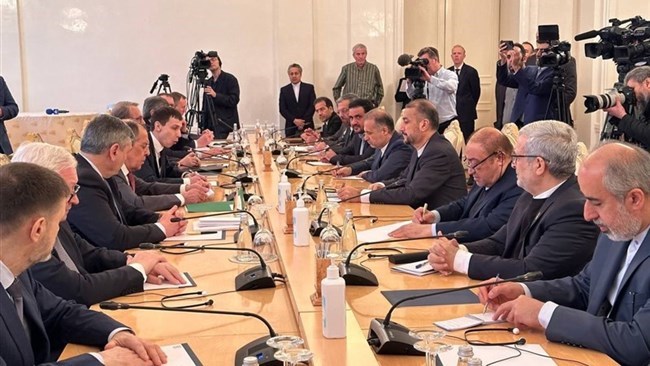 کشف وزیر الخارجیة الإیرانی، حسین أمیرعبداللهیان، عن خطط لوضع اللمسات الأخیرة على مسودة اتفاقیة تعاون شامل واستراتیجی مع روسیا خلال الشهر المقبل.