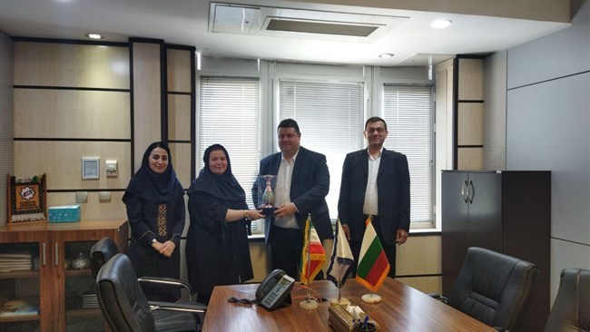 زار ستویل زلاتارسکی، المستشار فی السفارة البلغاریة فی طهران، یوم الجمعة عند توقیع اتفاقیة السکک الحدیدیة بین طهران وصوفیا، حیث تم حثه کوسیلة لإعطاء دفعة للتجارة الثنائیة.