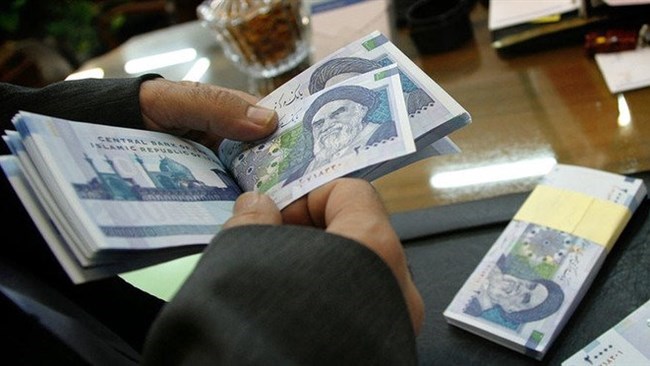 العملة الوطنیة الإیرانیة، الریال، یرتفع ببطء مقابل العملة الأمریکیة، وفقا لتقاریر من سوق الصرف غیر الرسمی فی العاصمة طهران.
