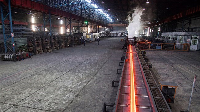 أنتجت مصانع الصلب الإیرانیة ما یصل إلى 18.1 ملیون طن متری من المعدن فی الأشهر السبعة الأولى من عام 2013، وفقا لتقریر رسمی.