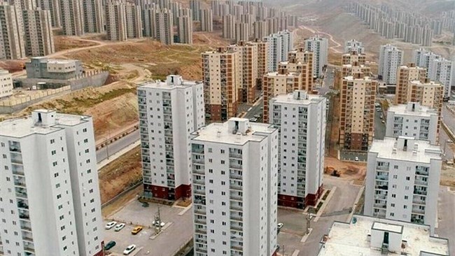 أعلن وزیر النقل والتنمیة الحضریة مهرداد بذرباش أن 1.759 ملیون وحدة من خطة حرکة الإسکان الوطنیة قید الإنشاء فی جمیع أنحاء البلاد.