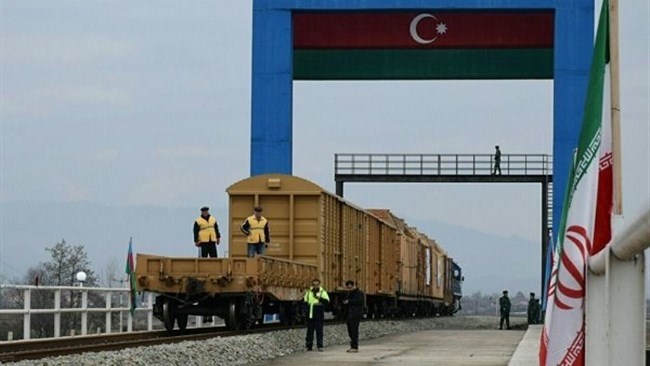 قال المدیر العام لإدارة سکک حدید الشمال الإیرانیة -2 إن تبادل البضائع بین إیران وجمهوریة أذربیجان سجل نموا بنسبة 33 بالمئة فی الأشهر التسعة الأولى من السنة التقویمیة الإیرانیة الحالیة (التی بدأت فی 21 مارس 2023).
