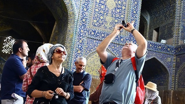 قال رضا صالحی أمیری إن مدینة مشهد شمال شرقی إیران تعد الوجهة الأولى للزوار الأجانب.