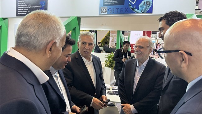 قام رئیس غرفة التجارة الإیرانیة بزیارة معرض جیتکس 2025، حیث تعرض شرکات التکنولوجیا الإیرانیة والشرکات الناشئة أحدث ابتکاراتها فی مجال الذکاء الاصطناعی والتکنولوجیا المالیة والأمن السیبرانی والبلوک تشین والصحة الرقمیة.