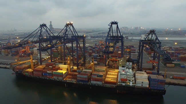 من المتوقع أن یحافظ حجم التجارة بین إیران وسلطنة عمان على زخمه الإیجابی خلال الفترة المتبقیة من العام الإیرانی على الرغم من التحدیات الهیکلیة، حیث من المحتمل أن یسجل رقماً قیاسیاً جدیداً بحلول مارس 2026.