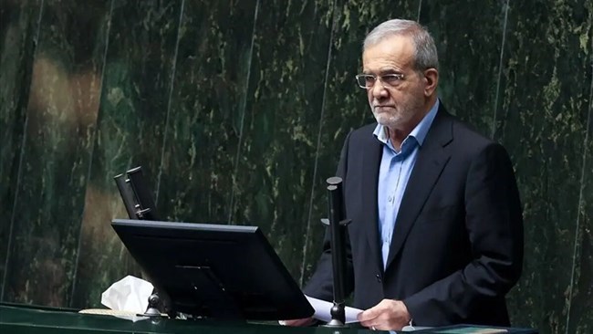 قال الرئیس الإیرانی مسعود بزشکیان إن إدارته عازمة على التغلب على تحدیات الطاقة فی البلاد، مسلطا الضوء على التقدم المحرز فی تولید الطاقة وتطویر الطاقة المتجددة.