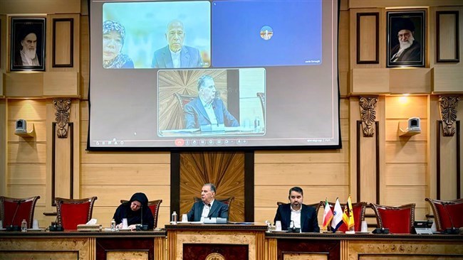 قال رئیس غرفة التجارة والصناعة والمناجم والزراعة الإیرانیة إن الغرفة ترحب بالتعاون الموسع مع نظیرتها البروناویة لتعزیز التجارة فی القطاع الخاص بین البلدین.