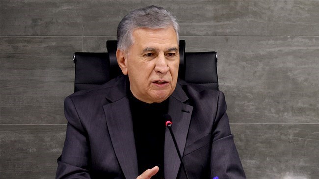 أعرب رئیس غرفة التجارة الإیرانیة عن دعمه لنظام تسعیر البنزین الجدید ذی المستویات الثلاثة الذی تم تطبیقه فی البلاد، قائلاً إنه أدى إلى انخفاض حاد فی استهلاک الوقود فی الیوم الأول من تنفیذه وتم تنفیذه دون أی انقطاع.