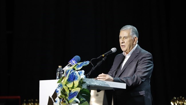 دعا رئیس غرفة التجارة الإیرانیة، الاثنین، الحکومة إلى اتخاذ خطوات عاجلة لمنع ارتفاع "مثیر للقلق" فی العبء الضریبی على الشرکات قبل تقدیم مشروع المیزانیة للسنة المالیة المقبلة إلى البرلمان.