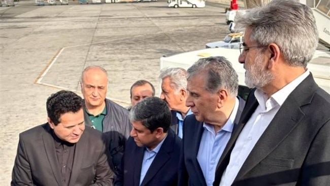 غادر وفد تجاری إیرانی رفیع المستوى برئاسة صمد حسن زاده، رئیس غرفة التجارة الإیرانیة (ICCIMA) طهران إلى باکو فی زیارة تستغرق ثلاثة أیام إلى أذربیجان، تزامناً مع الزیارة الرسمیة للرئیس الإیرانی مسعود بزشکیان.