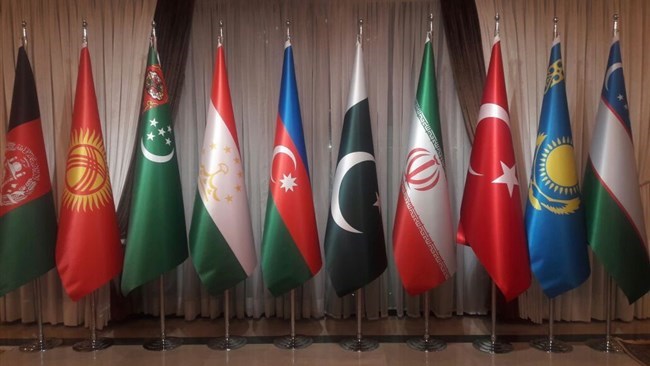 بلغ حجم التجارة بین إیران والدول الأعضاء فی منظمة التعاون الاقتصادی (إیکو) 27.6 ملیار دولار فی العام الماضی حتى أواخر مارس، بإجمالی حجم تجارة بلغ 36.2 ملیون طن، بحسب الأرقام الصادرة عن إدارة الجمارک الإیرانیة.