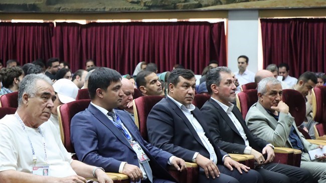 تکثف إیران وأوزبکستان جهودهما لتوسیع التجارة الثنائیة، حیث دعا المسؤولون الإیرانیون إلى الإسراع فی إبرام اتفاقیة التجارة التفضیلیة وتحقیق تکامل اقتصادی أکبر بین البلدین.