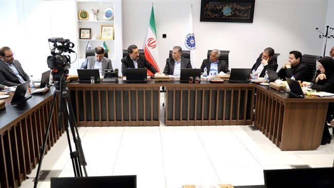 أکد وزیر الصناعة والتعدین والتجارة محمد اتابَک التزام الحکومة بتعزیز التعاون مع القطاع الخاص یوم الاثنین خلال اجتماع مع کبار المسؤولین من غرفة التجارة الإیرانیة فی طهران.