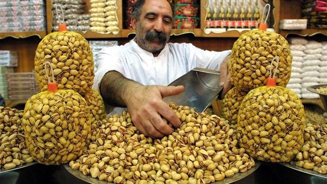 قال مسؤول کبیر فی وزارة الزراعة الإیرانیة یوم الأحد إن إیران صدرت فستقًا بقیمة 1.7 ملیار دولار فی العام الذی انتهى فی 20 مارس، مما یمثل زیادة بنسبة 143٪ عن العام السابق.