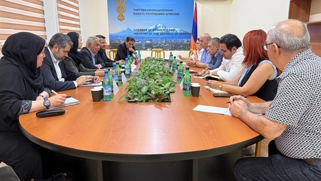 اتفقت غرف التجارة الإیرانیة والأرمنیة على إنشاء آلیة للتواصل المباشر بهدف تحسین تبادل البیانات التجاریة والاقتصادیة.