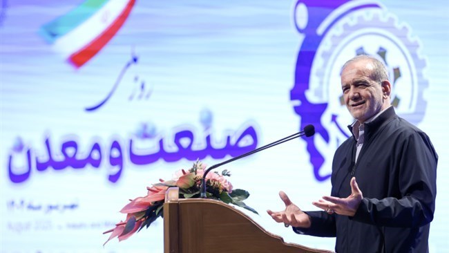 دعا الرئیس مسعود بزشکیان إلى اتخاذ تدابیر عاجلة لمعالجة اختلال التوازن فی المیاه والطاقة فی البلاد، قائلاً إن الحفاظ على الطاقة والطاقة المتجددة أمران أساسیان لاستدامة التنمیة الاقتصادیة.