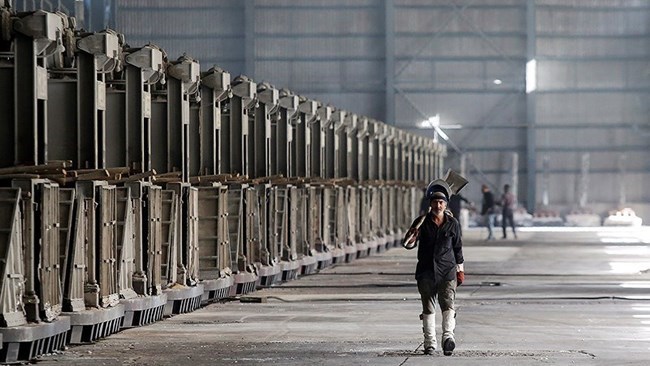 أصدرت (ICCIMA) أحدث بیانات مؤشر مدیری المشتریات للاقتصاد الإیرانی عن الشهر المالی آذر (من 22 نوفمبر إلى 21 دیسمبر 2025)، والتی تشیر إلى استمرار حالة الانکماش فی مختلف قطاعات الاقتصاد.