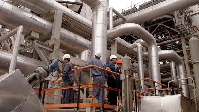 أکّد آرِیا حقیقی، رئیس لجنة الصناعة فی غرفة تجارة إیران، أنّه فی ظلّ الظروف الحربیة الراهنة، قد سخّر قطاعُ الصناعة ووحداتُ الإنتاج فی البلاد کاملَ طاقاتهم وإمکاناتهم لضمان استمرار عجلة الإنتاج الوطنی دون انقطاع.