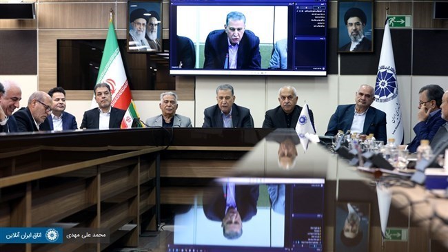 تقود غرفة التجارة والصناعة والمناجم والزراعة الإیرانیة (ICCIMA) المناقشات حول إنشاء صندوق دعم للشرکات المتضررة من ظروف الحرب، وذلک عقب اجتماع مع رؤساء غرف التجارة من جمیع أنحاء البلاد.