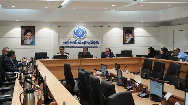 أعلن رئیس غرفة تجارة کرمان أنه لا یوجد واجب أکثر إلحاحاً من الحفاظ على الإنتاج والتوظیف والتجارة فی ظل ظروف الحرب الحالیة فی البلاد، متعهداً بدعم الغرفة الکامل للجهات الاقتصادیة الفاعلة.