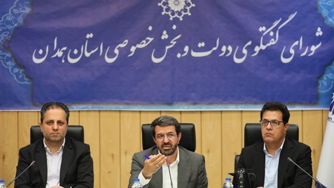ترتبط محافظة همدان بـ 40 سوقًا تصدیریة حول العالم، حیث تحتل العراق وروسیا وأفغانستان وباکستان والإمارات العربیة المتحدة المراکز الخمسة الأولى فی قائمة وجهاتها، وفقًا لرحیم مرتضائی، رئیس غرفة تجارة همدان.