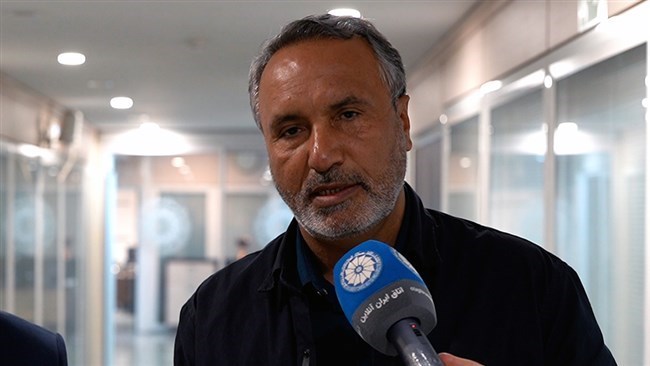 قال مشرع کبیر إن لجنة برلمانیة إیرانیة تعتزم تشکیل لجنة خاصة لتسریع شحن السلع الأساسیة، حیث تواجه البلاد قیوداً على الموانئ فی المیاه الجنوبیة بسبب الحصار البحری الأمریکی.
